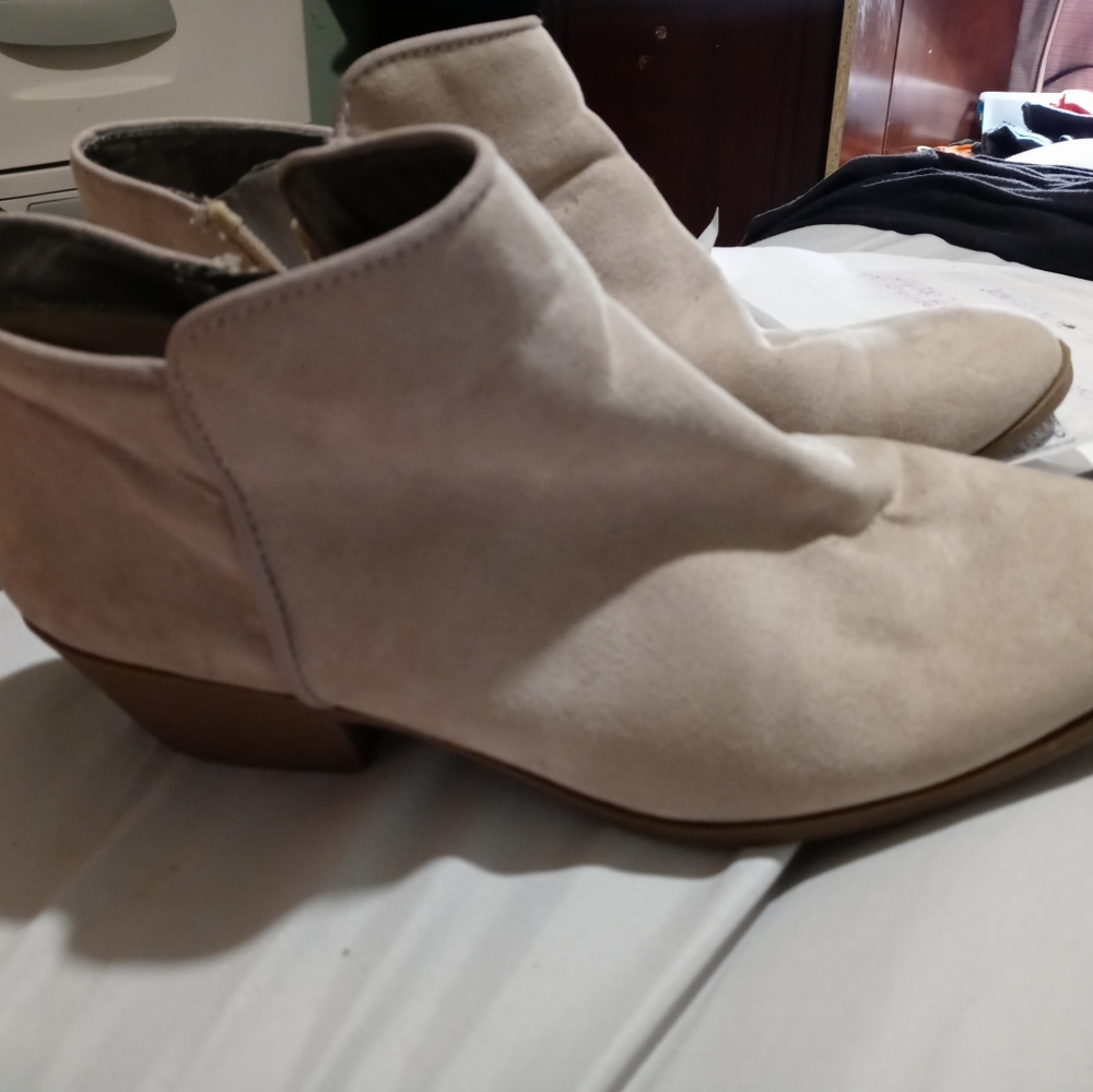 Vera Wang Ankle Boots